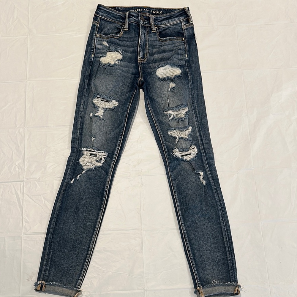 American Eagle Outfitters Women's Distressed Blue Jeans